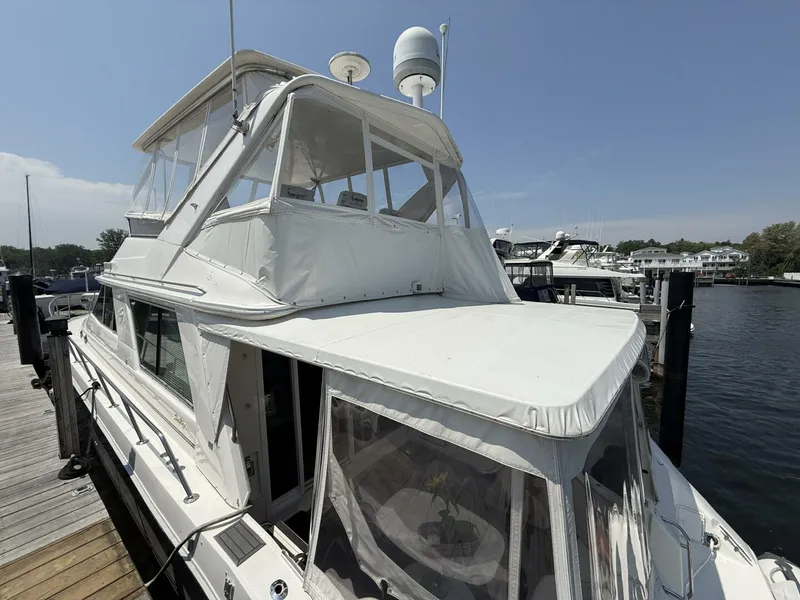 Slide: The Image of Sea Ray 550 Sedan Bridge 1995 - 5390363