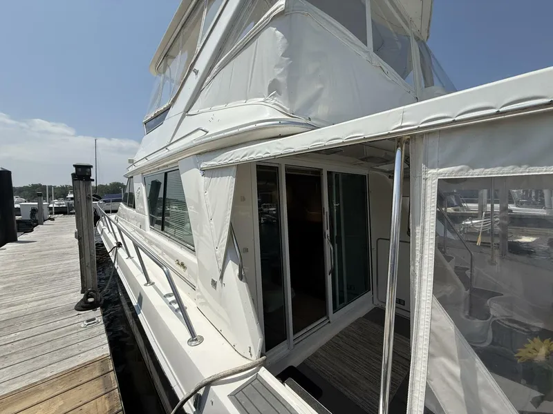 Slide: The Image of Sea Ray 550 Sedan Bridge 1995 - 5390369