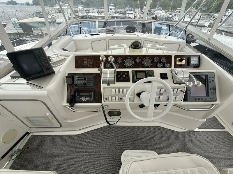 Slide: The Image of Sea Ray 550 Sedan Bridge 1995 - 5390505