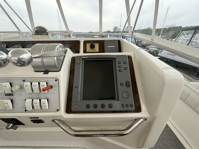 Slide: The Image of Sea Ray 550 Sedan Bridge 1995 - 5390499