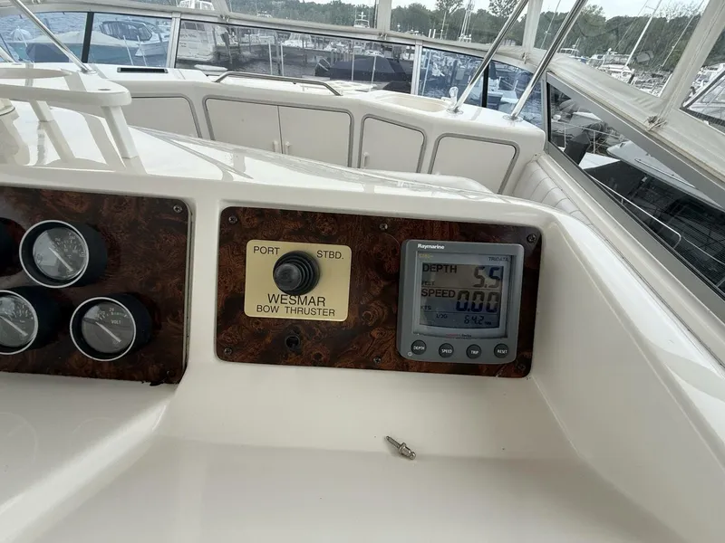 Slide: The Image of Sea Ray 550 Sedan Bridge 1995 - 5390500