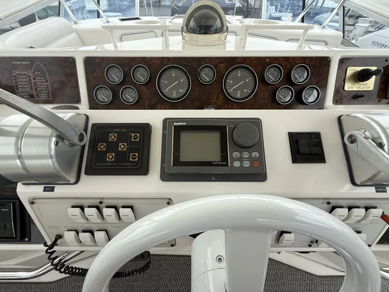 Slide: The Image of Sea Ray 550 Sedan Bridge 1995 - 5390502