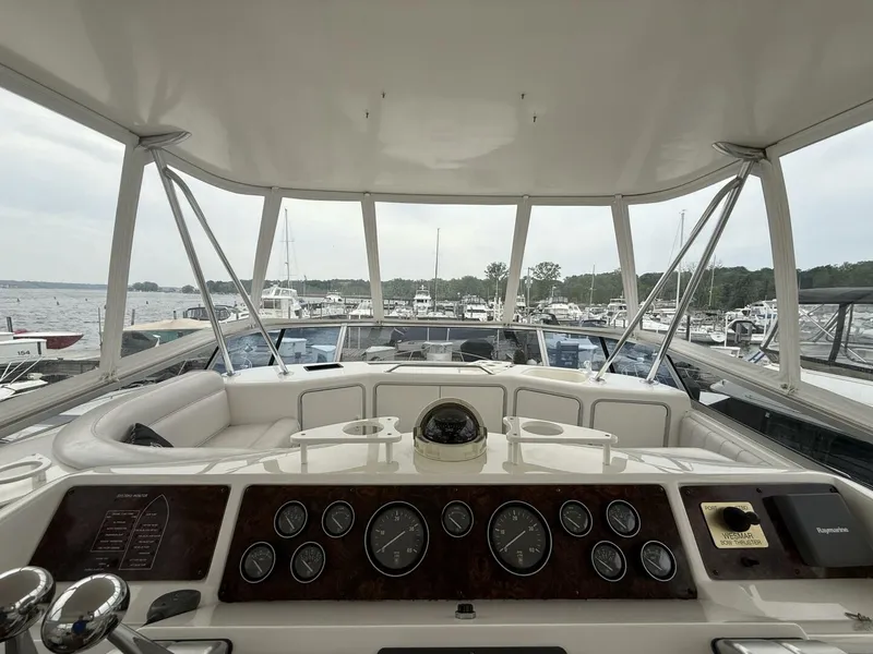 Slide: The Image of Sea Ray 550 Sedan Bridge 1995 - 5390503
