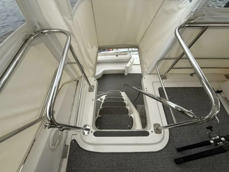 Slide: The Image of Sea Ray 550 Sedan Bridge 1995 - 5390497