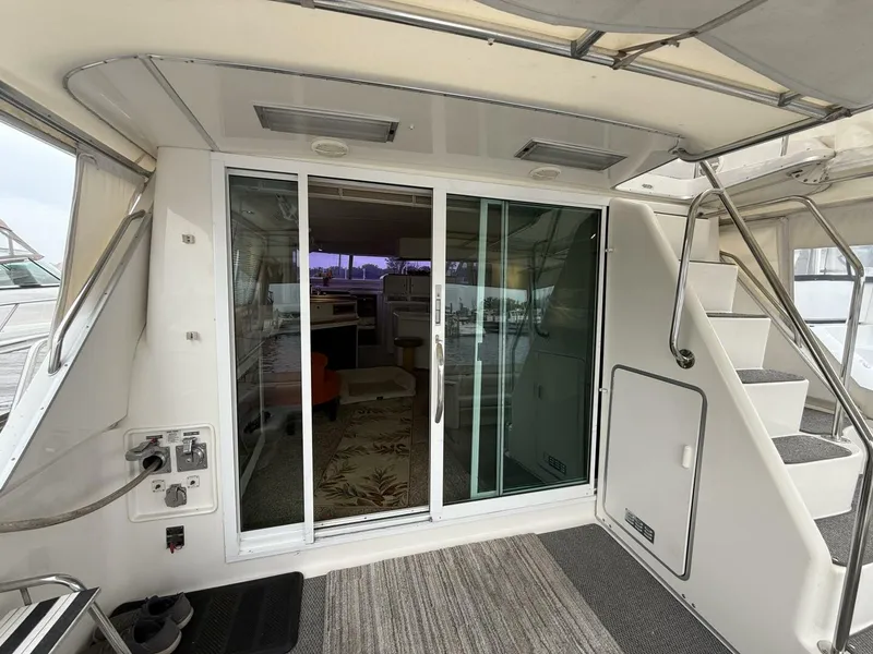 Slide: The Image of Sea Ray 550 Sedan Bridge 1995 - 5390380