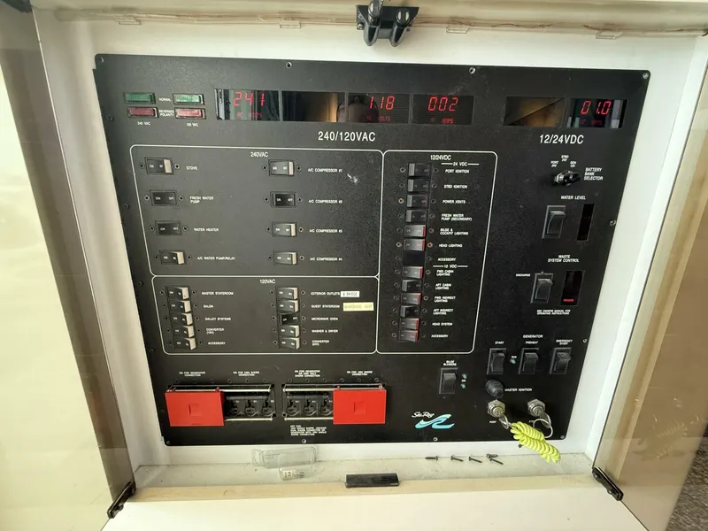 Slide: The Image of Sea Ray 550 Sedan Bridge 1995 - 5390513