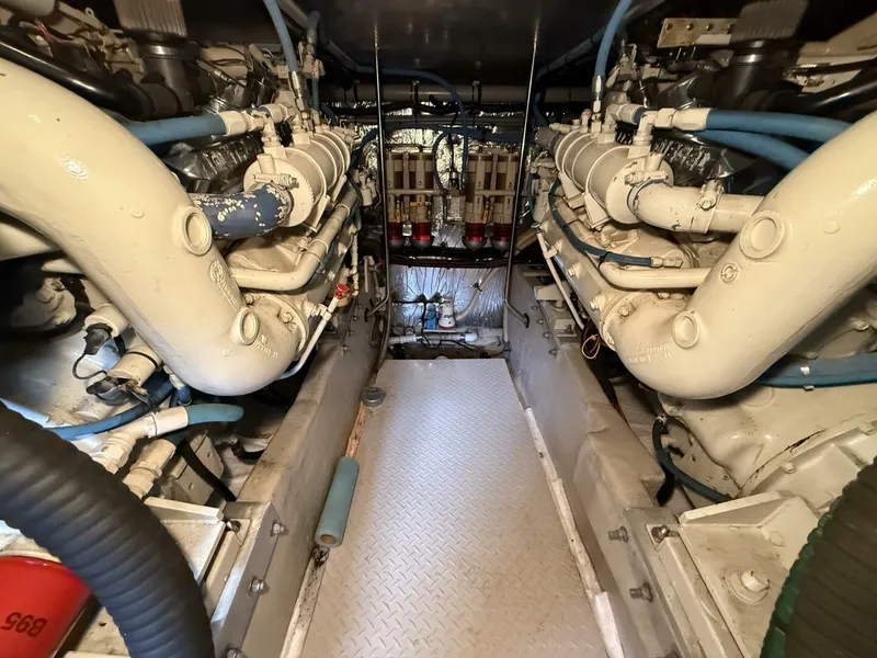 Slide: The Image of Sea Ray 550 Sedan Bridge 1995 - 5390621