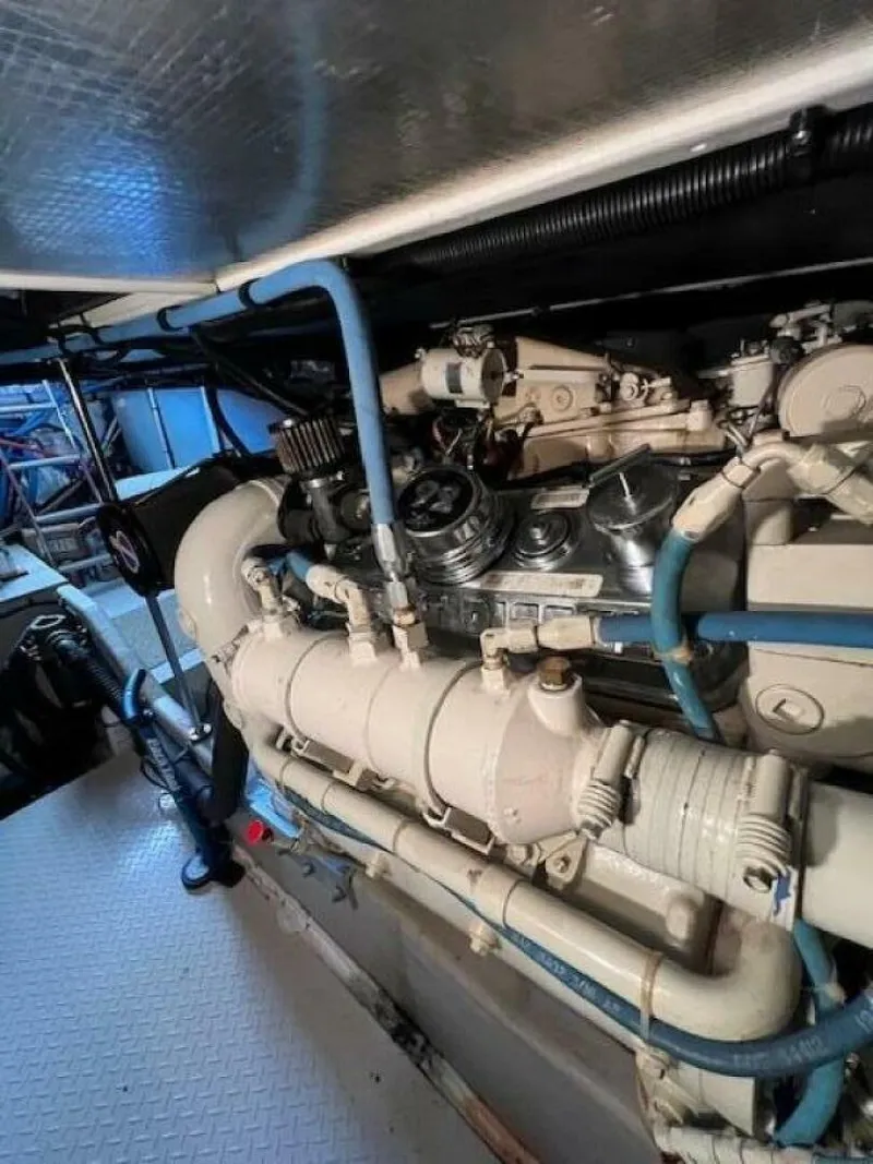 Slide: The Image of Sea Ray 550 Sedan Bridge 1995 - 5565694