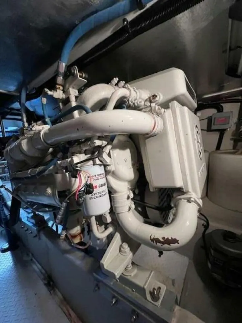 Slide: The Image of Sea Ray 550 Sedan Bridge 1995 - 5565695