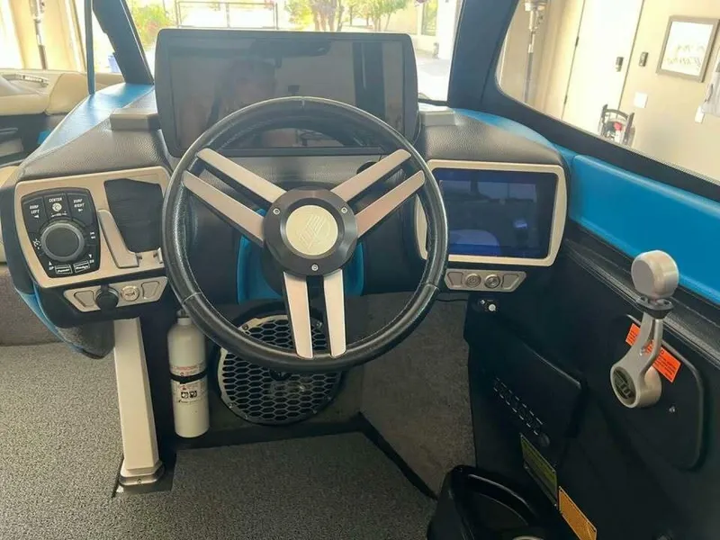 Slide: The Image of Malibu Wakesetter 23LSV 2015 - 5391028