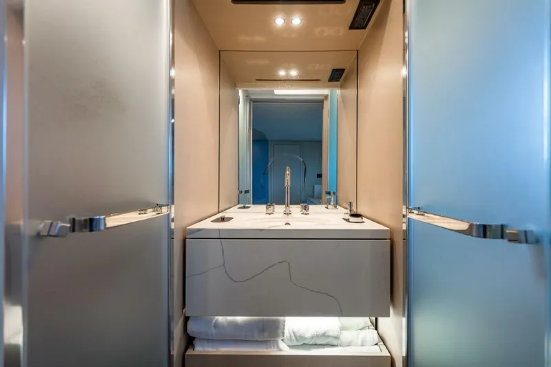 Slide: The Image of Azimut Fly 68 2023 - 5390337