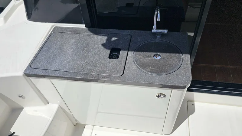 Slide: The Image of Sea Ray 47 2016 - 5391302