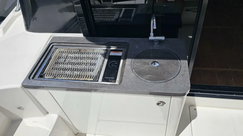 Slide: The Image of Sea Ray 47 2016 - 5391303