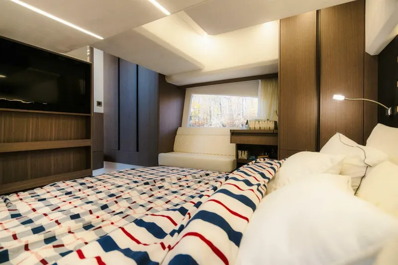 Slide: The Image of Galeon 425 HTS 2023 - 5391596