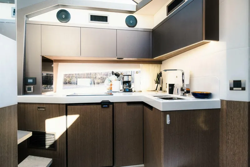 Slide: The Image of Galeon 425 HTS 2023 - 5391605