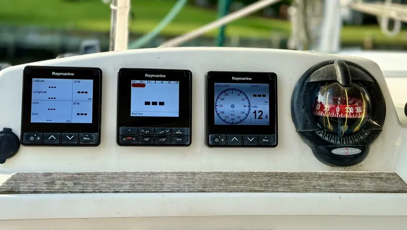 Slide: The Image of Lagoon 380 2004 - 5392898