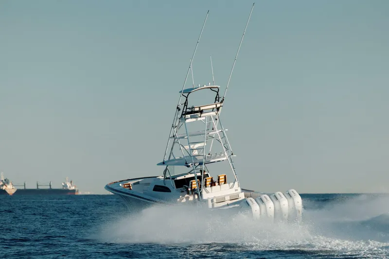 Slide: The Image of Front Runner 47 Center Console 2026 - 5394561