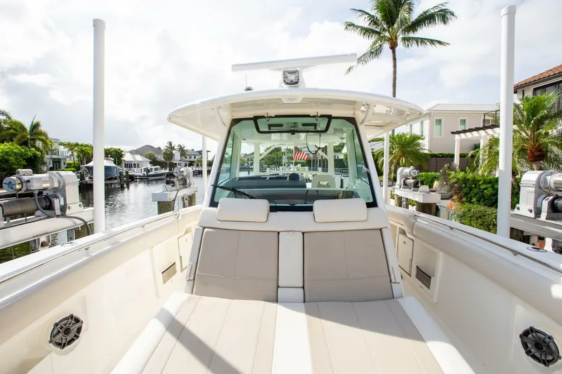 Slide: The Image of Boston Whaler 380 Outrage 2023 - 5395199