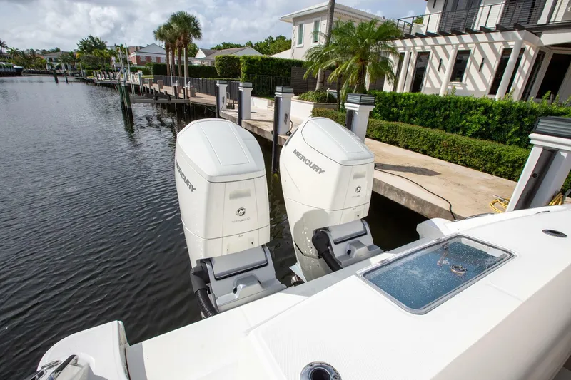 Slide: The Image of Boston Whaler 380 Outrage 2023 - 5395201