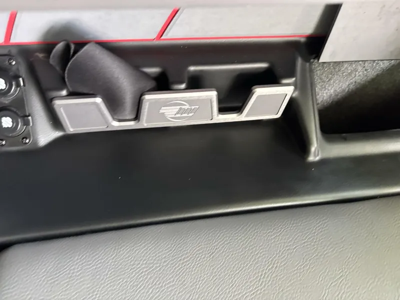 Slide: The Image of Malibu 23 LSV 2022 - 5411557