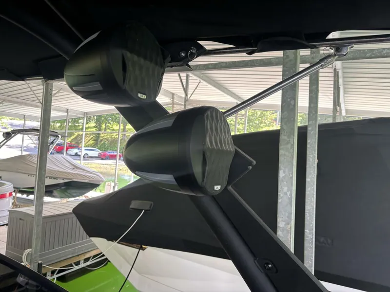 Slide: The Image of Malibu 23 LSV 2022 - 5411577