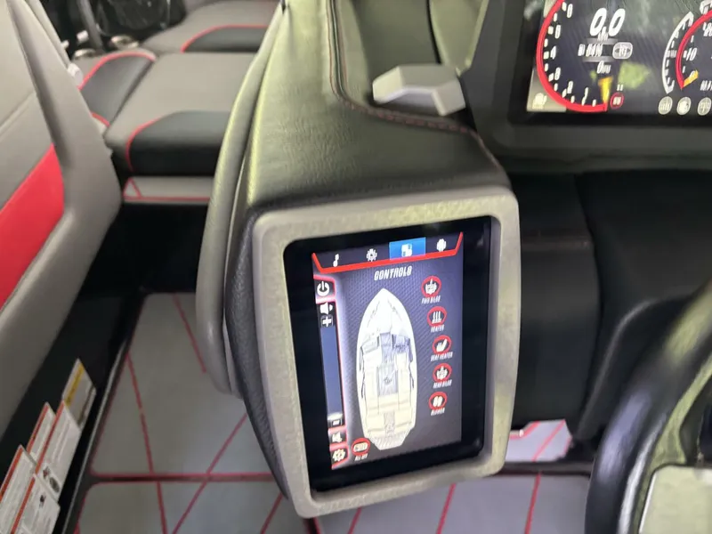 Slide: The Image of Malibu 23 LSV 2022 - 5411598