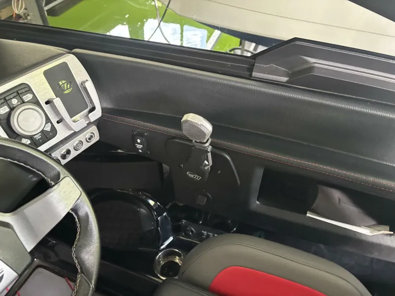 Slide: The Image of Malibu 23 LSV 2022 - 5411602