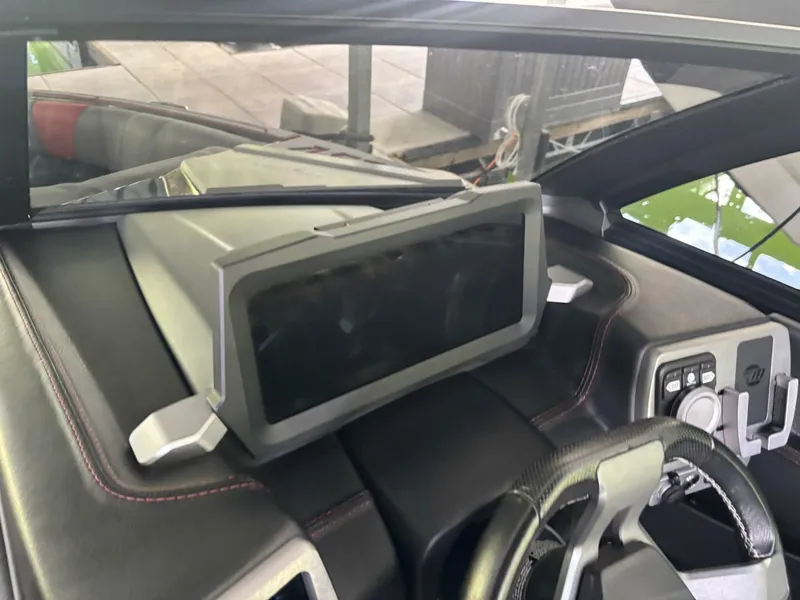 Slide: The Image of Malibu 23 LSV 2022 - 5411603