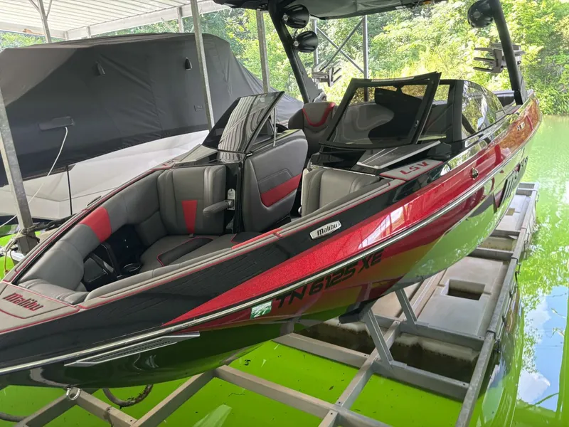 Slide: The Image of Malibu 23 LSV 2022 - 5411613