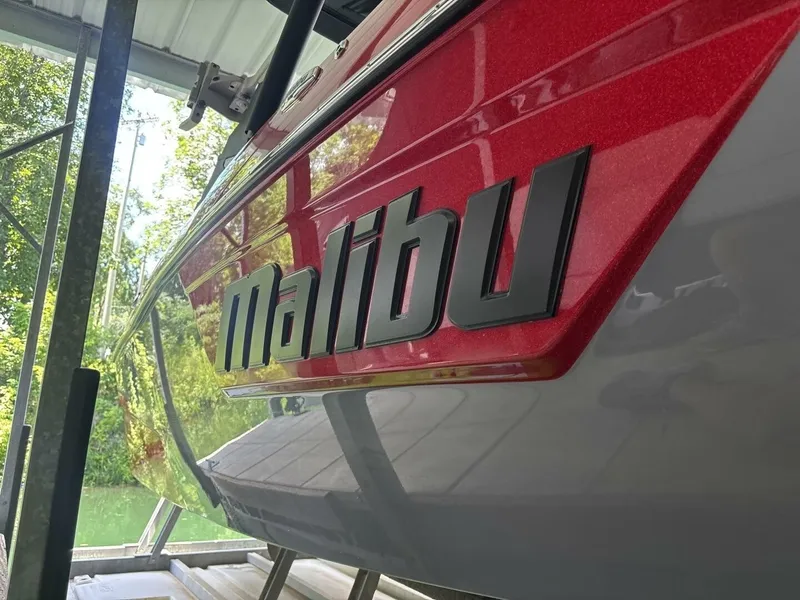 Slide: The Image of Malibu Wakesetter 23 LSV 2022 - 7529270