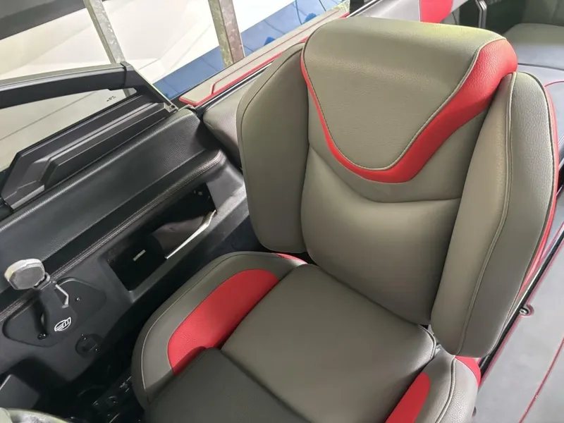 Slide: The Image of Malibu Wakesetter 23 LSV 2022 - 7529340