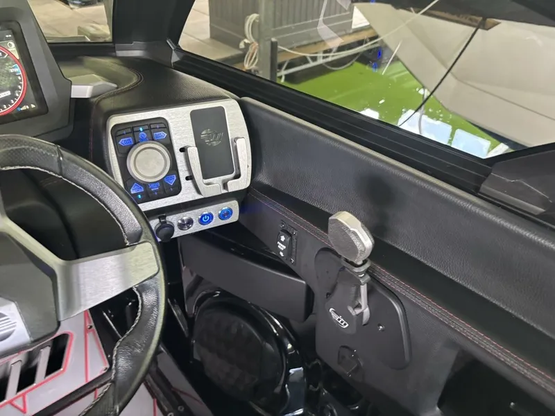 Slide: The Image of Malibu Wakesetter 23 LSV 2022 - 7529331