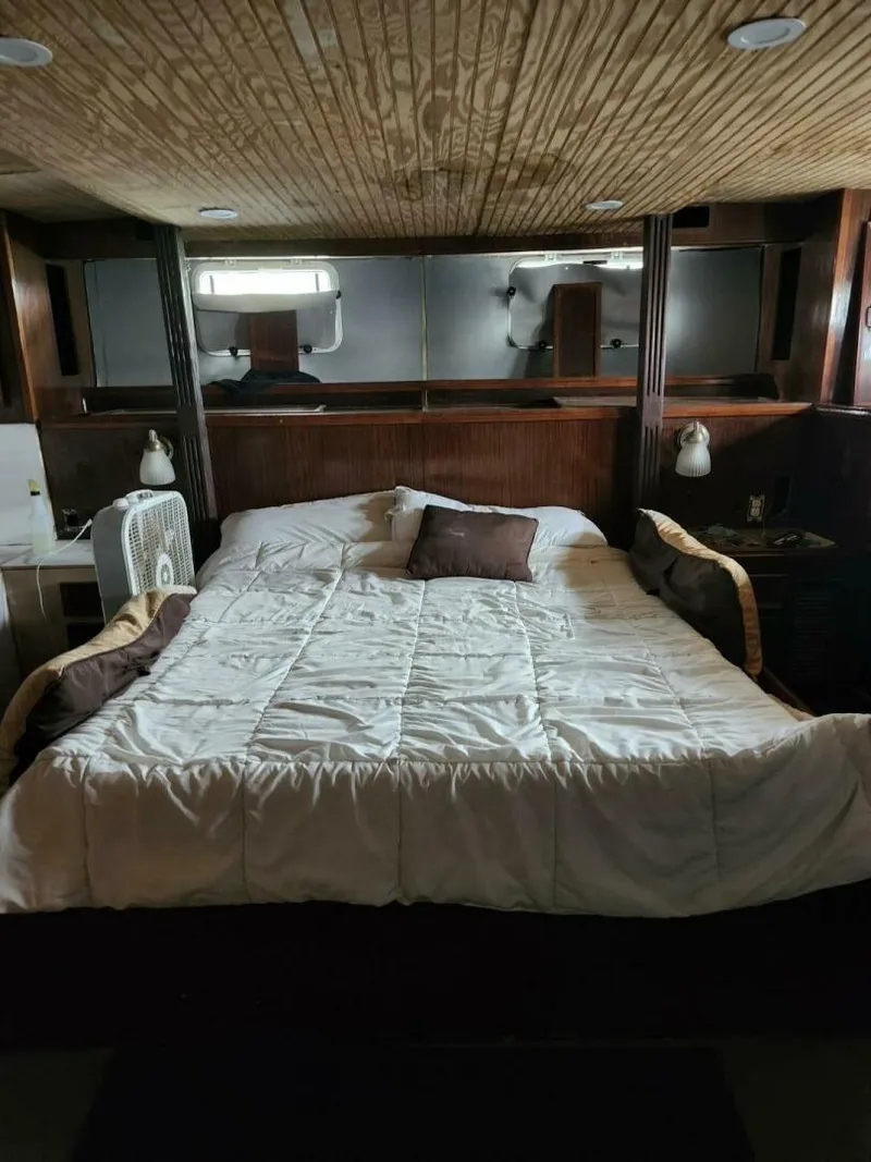 Slide: The Image of Hatteras 61 1982 - 5805643