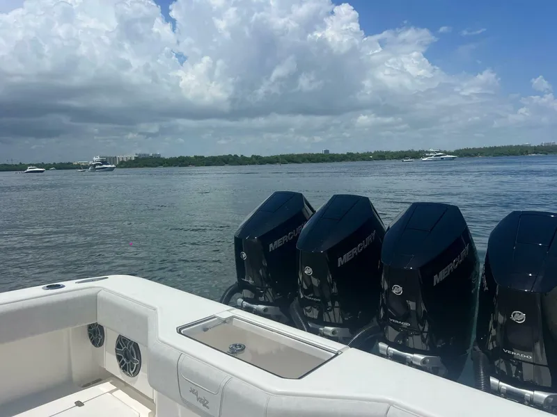 Slide: The Image of SeaVee 39 0Z 2024 - 5396270