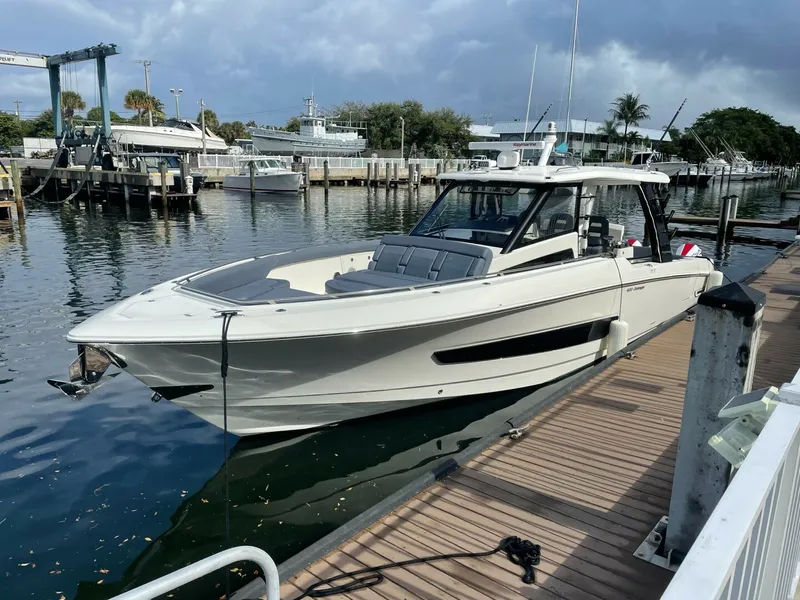 Slide: The Image of Boston Whaler 42 2021 - 5396417