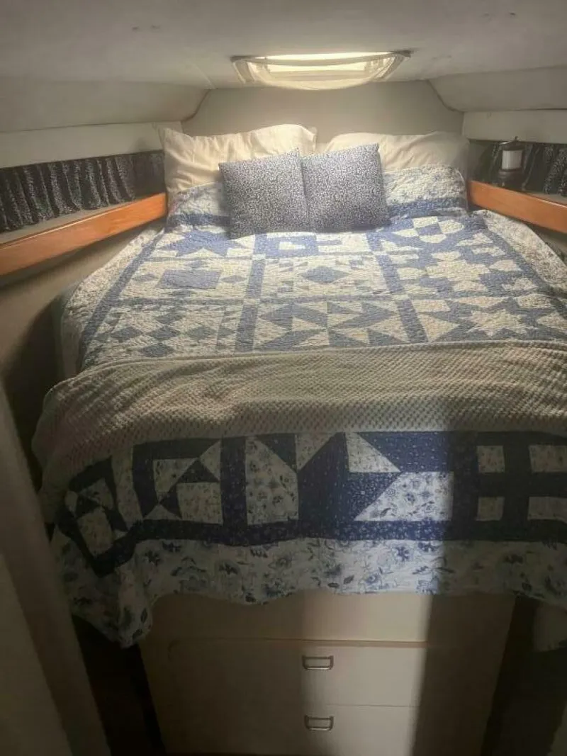 Slide: The Image of Queen Berth 2 - 5398567