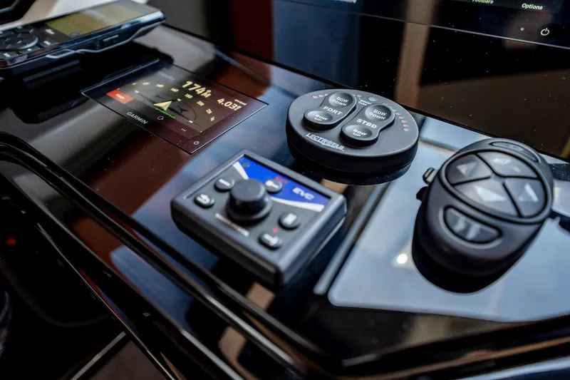 Slide: The Image of Marquis 500 Sport Coupe 2009 - 5496221