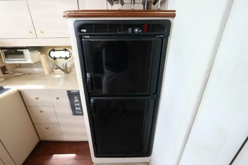 Slide: The Image of Cruisers 3750 Motor Yacht 1999 - 5399622