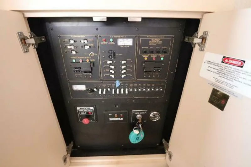 Slide: The Image of Cruisers 3750 Motor Yacht 1999 - 5399640