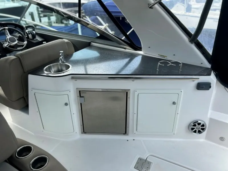 Slide: The Image of Used Power Power Boat for sale 2015 Regal 32 Express - QTECH-1 - 5399918