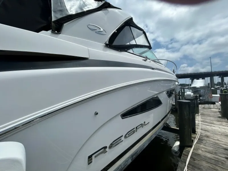 Slide: The Image of Used Power Power Boat for sale 2015 Regal 32 Express - QTECH-1 - 5399930