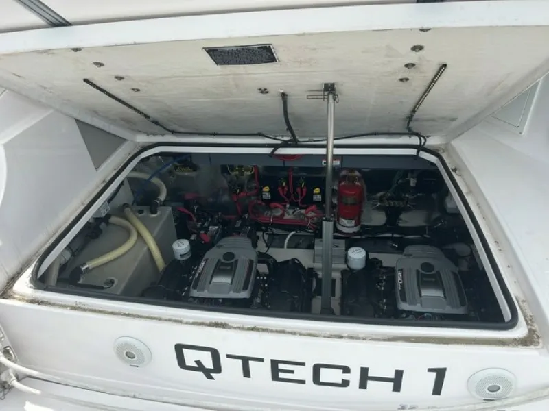 Slide: The Image of Used Power Power Boat for sale 2015 Regal 32 Express - QTECH-1 - 5399902