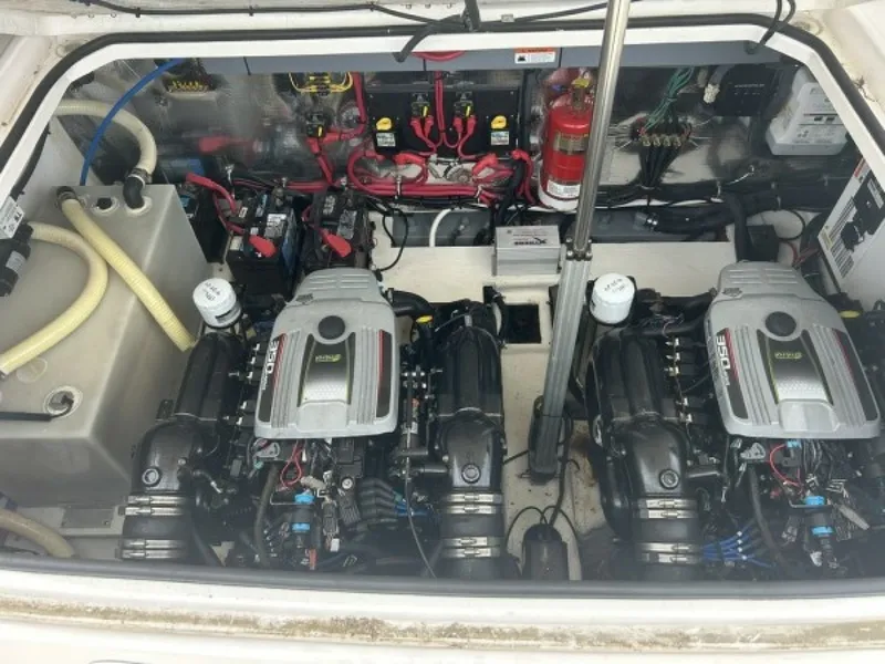 Slide: The Image of Used Power Power Boat for sale 2015 Regal 32 Express - QTECH-1 - 5399905
