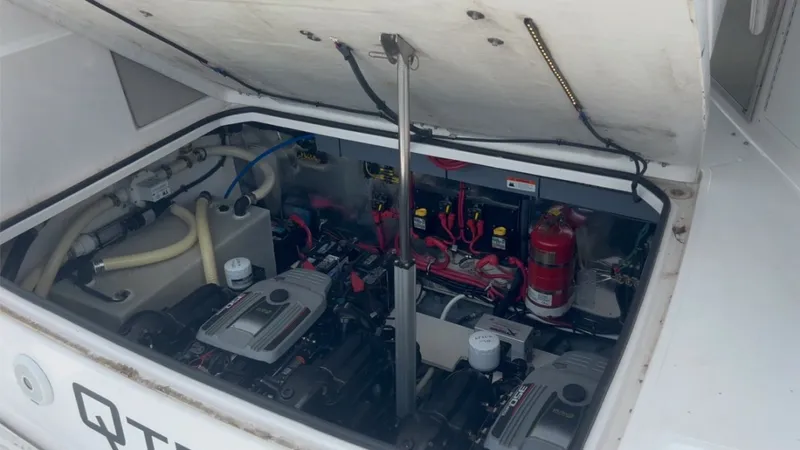 Slide: The Image of Used Power Power Boat for sale 2015 Regal 32 Express - QTECH-1 - 5399908