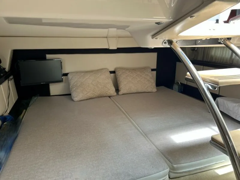 Slide: The Image of Used Power Power Boat for sale 2015 Regal 32 Express - QTECH-1 - 5399922