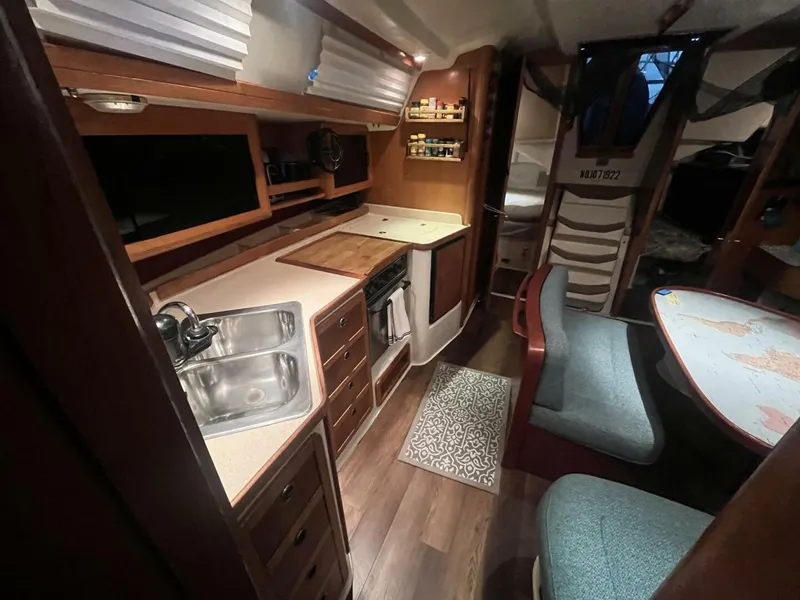 Slide: The Image of Catalina 42 MK II 1999 - 5401875