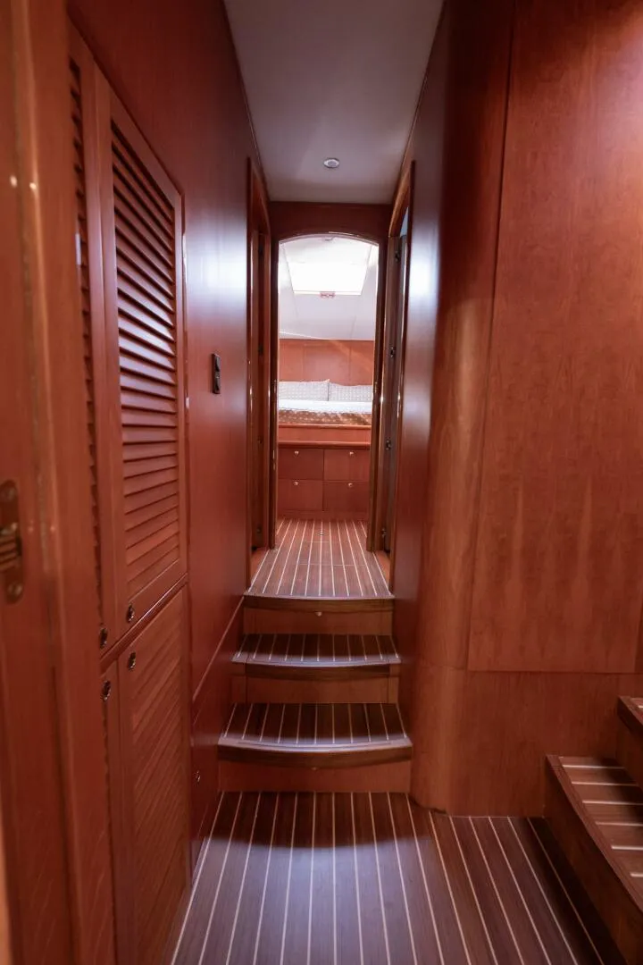 Slide: The Image of 2001 Mikelson 61 YF  - 5402989