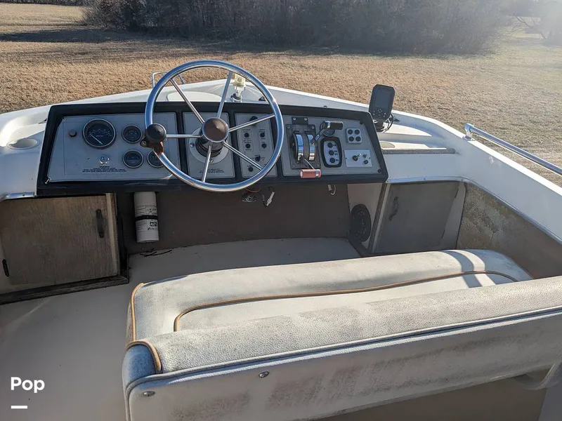 Slide: The Image of Carver Santa Cruz 2667 Cabin Cruiser 1982 - 13855700