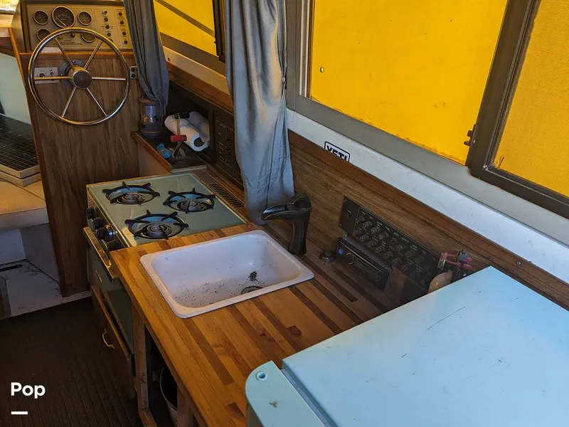 Slide: The Image of Carver Yachts Santa Cruz 2667 Cabin Cruiser 1982 - 13855706