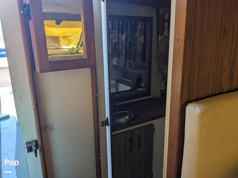 Slide: The Image of Carver Yachts Santa Cruz 2667 Cabin Cruiser 1982 - 13855709